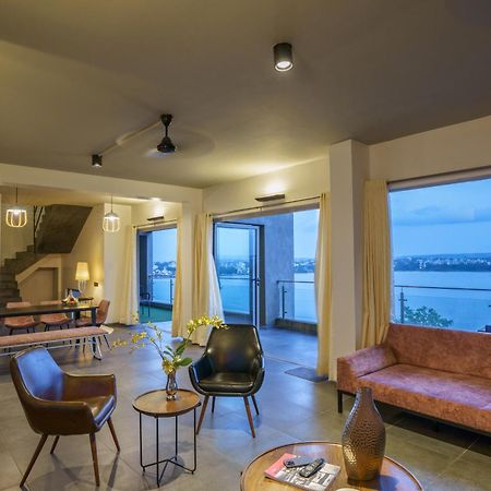 Grey Stone - Lakefront Penthouse Family Rooms Kolhapur Ngoại thất bức ảnh