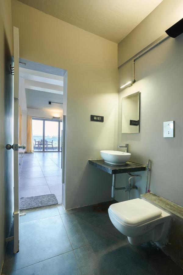 Grey Stone - Lakefront Penthouse Family Rooms Kolhapur Ngoại thất bức ảnh