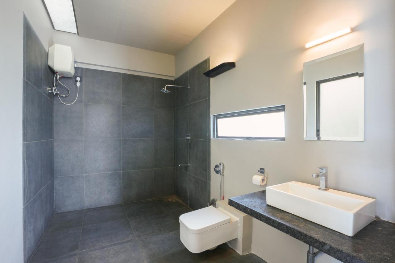 Grey Stone - Lakefront Penthouse Family Rooms Kolhapur Ngoại thất bức ảnh