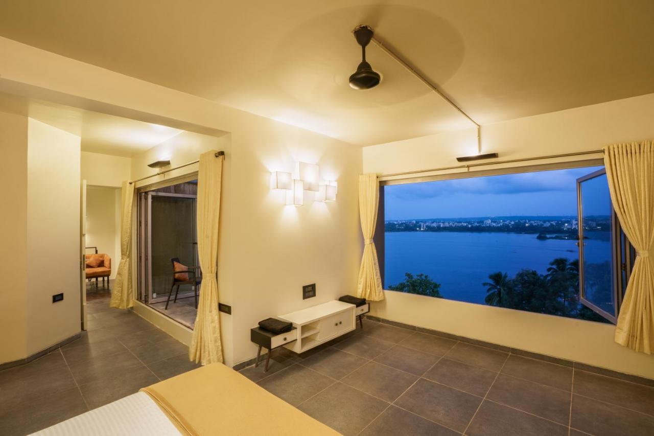 Grey Stone - Lakefront Penthouse Family Rooms Kolhapur Ngoại thất bức ảnh