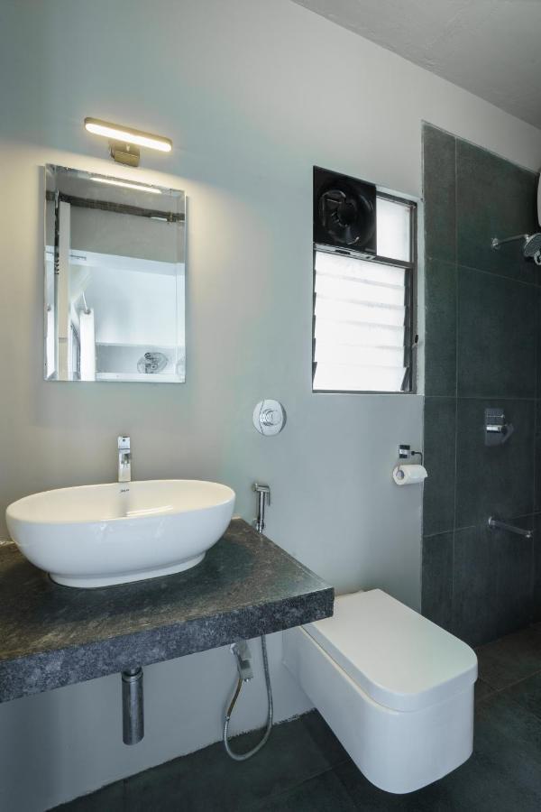 Grey Stone - Lakefront Penthouse Family Rooms Kolhapur Ngoại thất bức ảnh