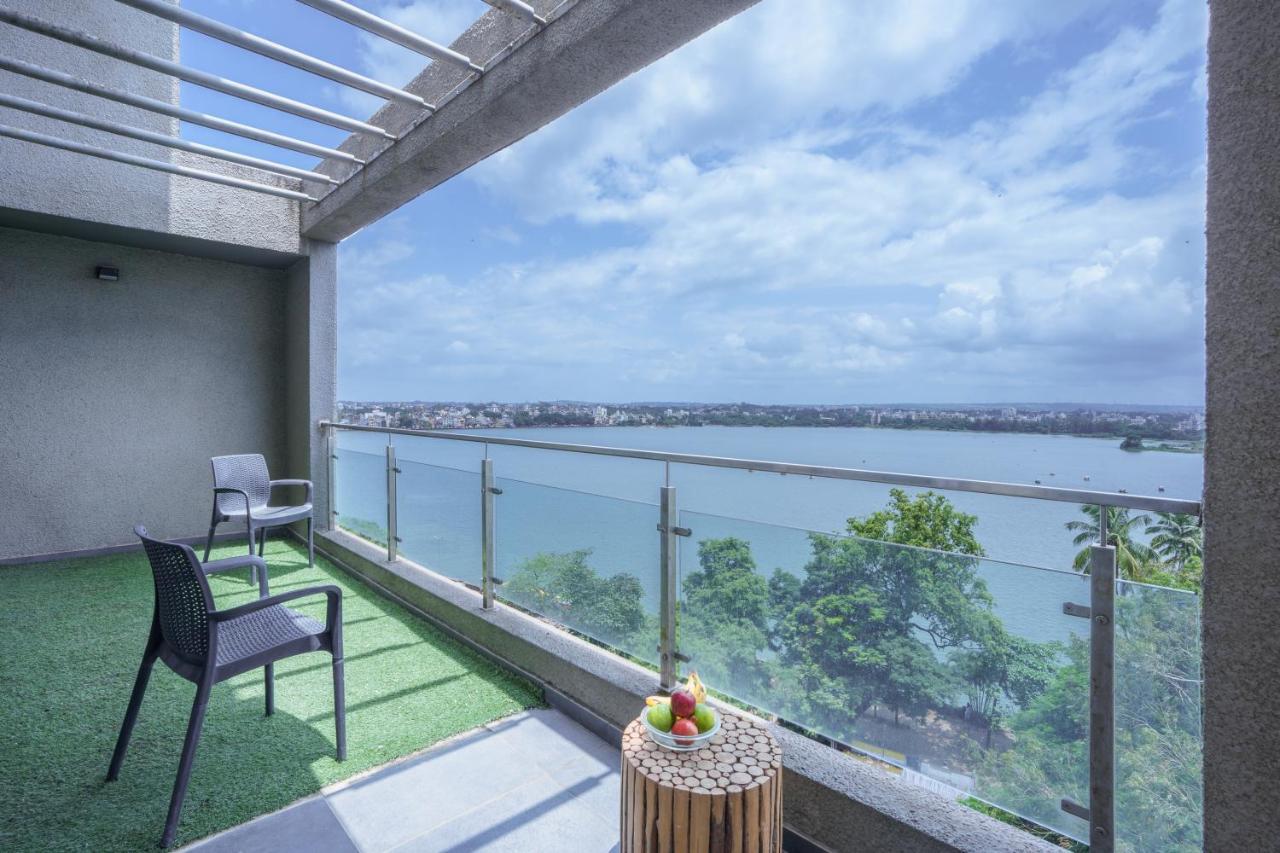 Grey Stone - Lakefront Penthouse Family Rooms Kolhapur Ngoại thất bức ảnh