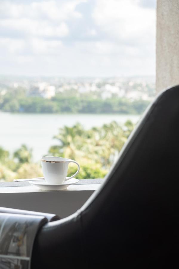 Grey Stone - Lakefront Penthouse Family Rooms Kolhapur Ngoại thất bức ảnh