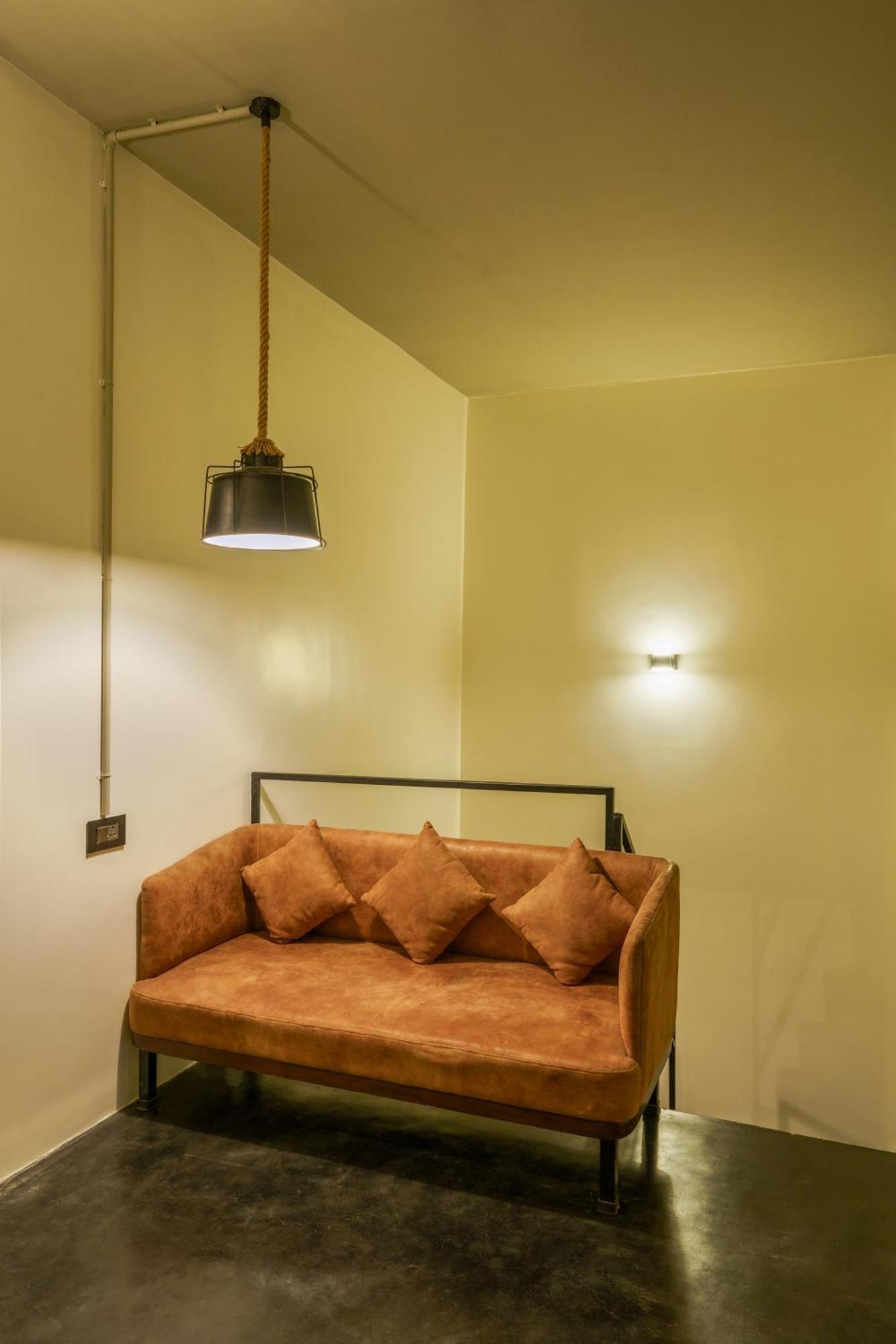 Grey Stone - Lakefront Penthouse Family Rooms Kolhapur Ngoại thất bức ảnh